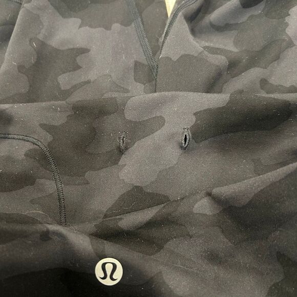 Lululemon Align 10” Biker Shorts Black Camo Size 8 (Minor Flaw) - Picture 9 of 10